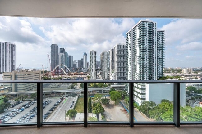 Foto del edificio - 1600 NE 1st Ave