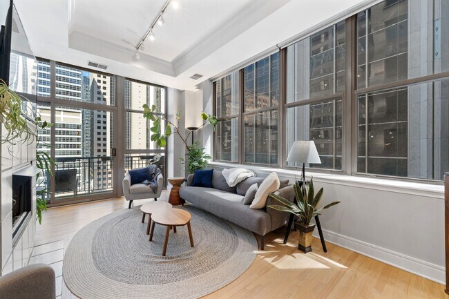 Foto del edificio - 212 W Washington St