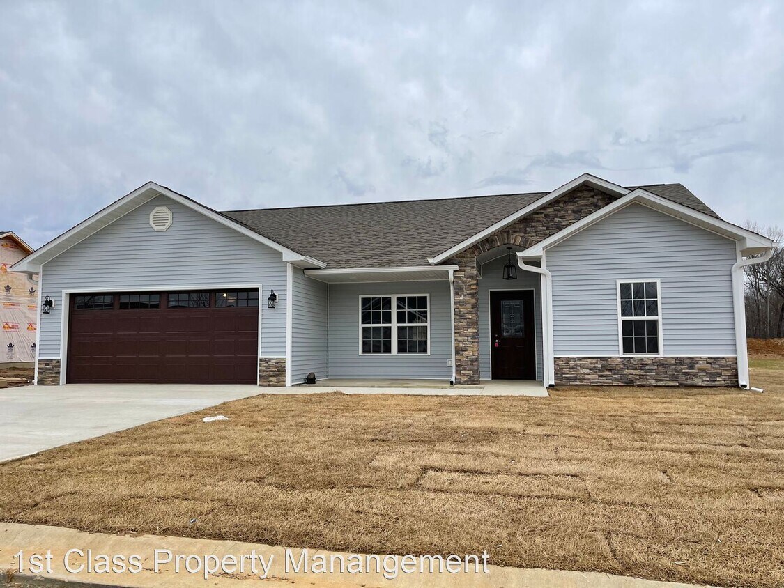 Primary Photo - 3 br, 2 bath House - 233 Macintosh