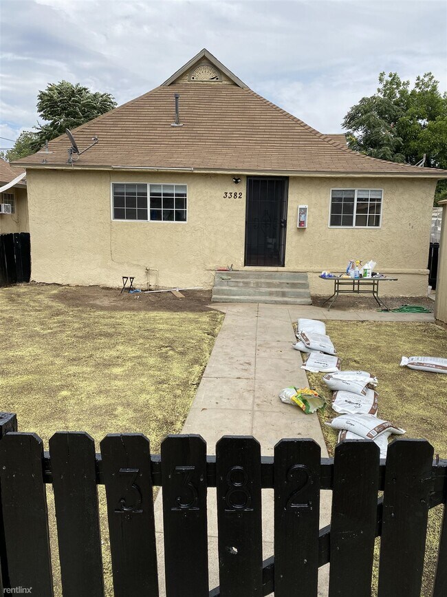 Foto del edificio - 3 br, 1 bath House - 3382 Eucalyptus Avenue A