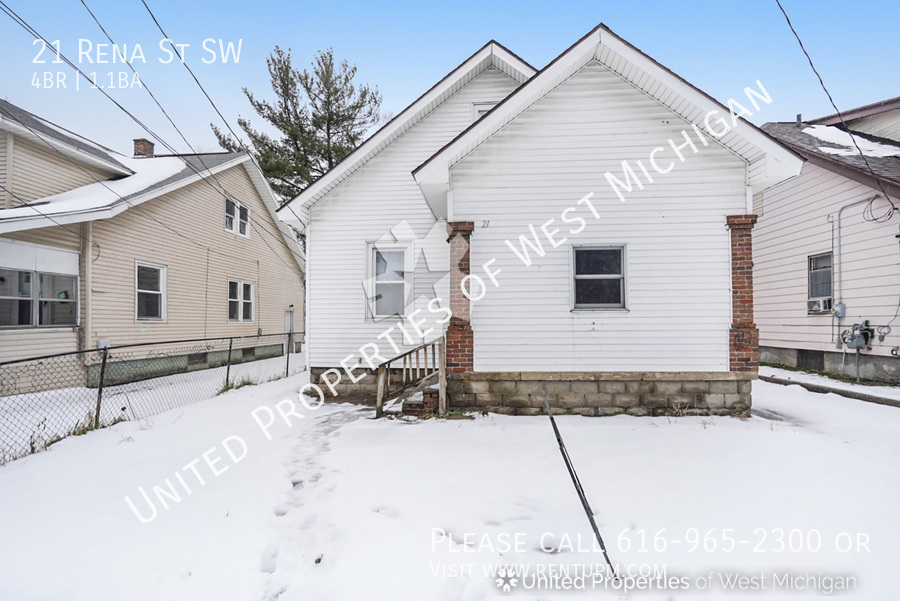 Primary Photo - Available NOW | Spacious 4 Bedroom, 1.5 Ba...