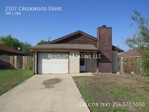 Building Photo - 2107 Creekwood Dr