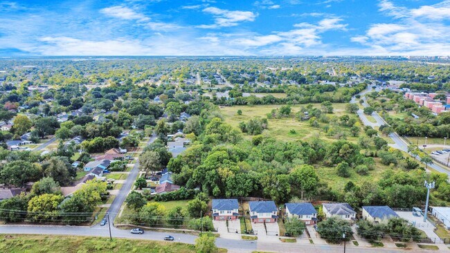 Foto del edificio - 8130 Jutland Rd