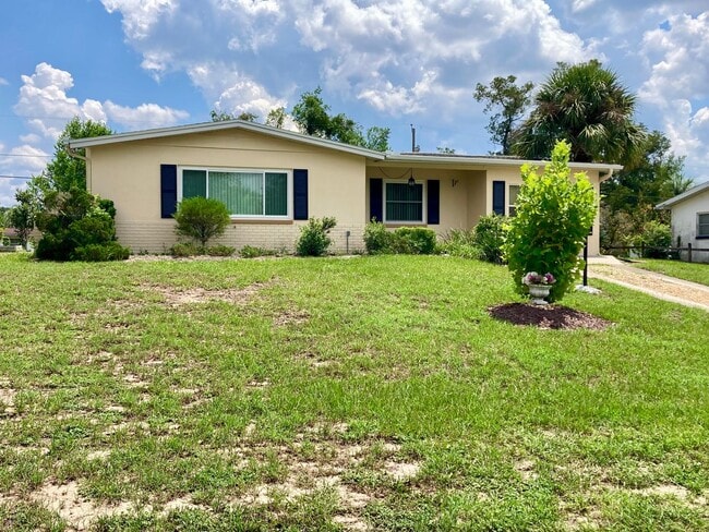 Building Photo - Clean ready to go 2/1 in Beverly Hills!