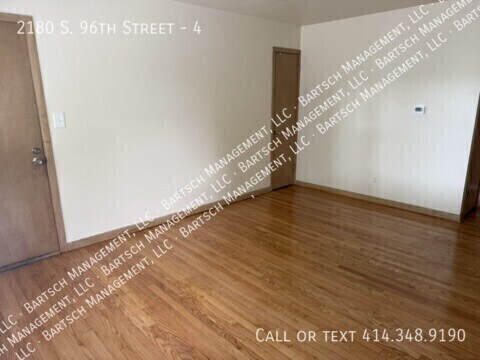 Foto del edificio - 2180 S 96th St