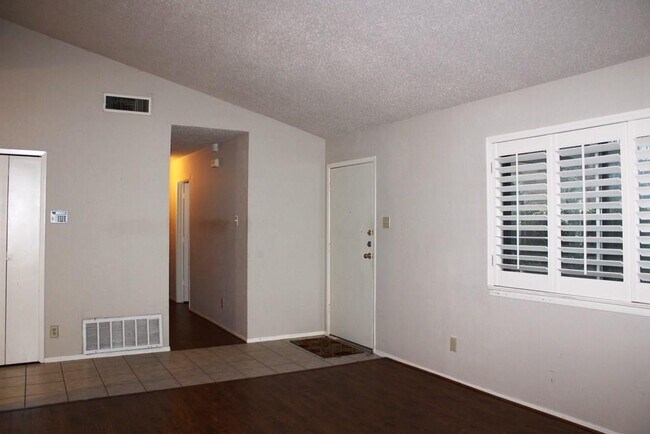 Foto del edificio - 2812 Lemmontree Ln