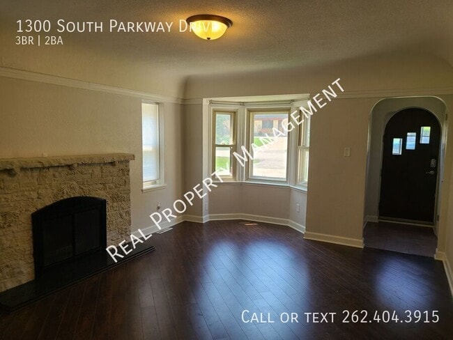 Building Photo - 1300 Parkway Dr