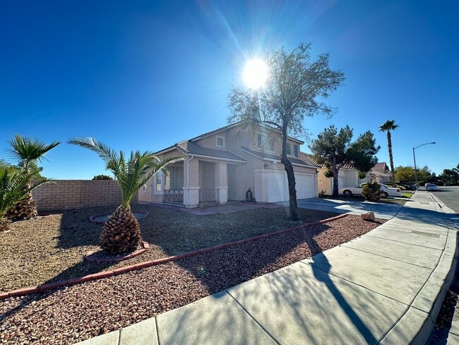 Building Photo - Rancho Las Brisas R-2