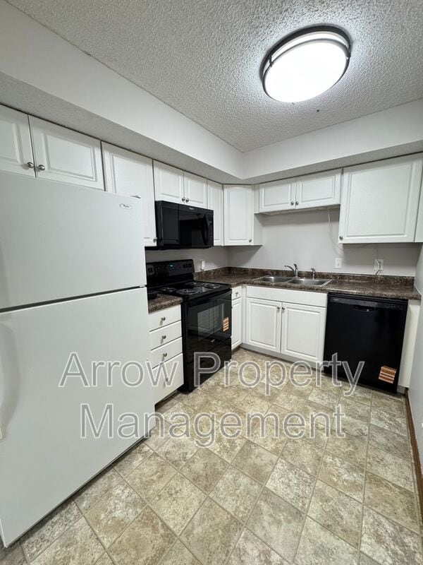 Building Photo - 3405 Holdrege St