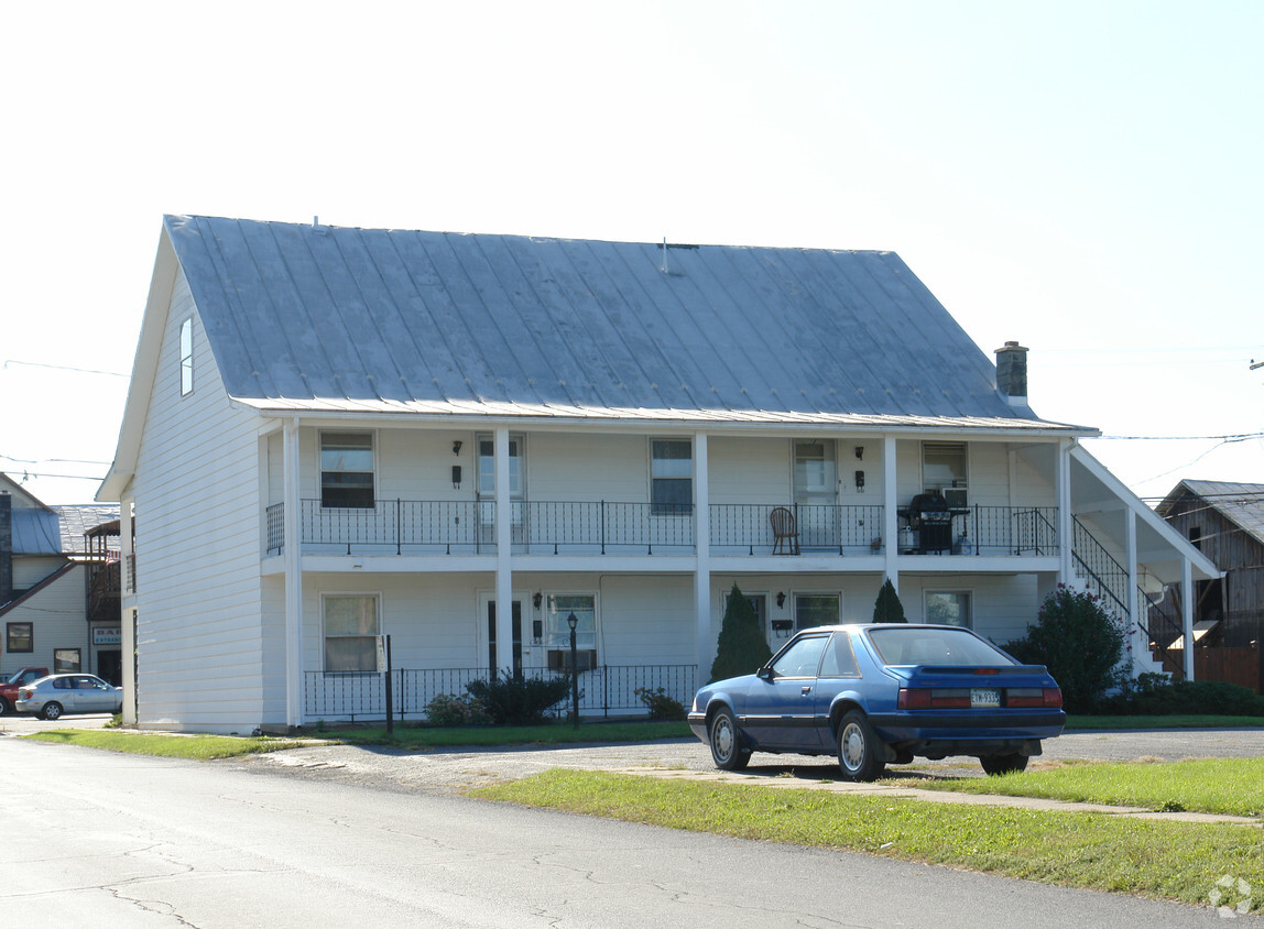 Primary Photo - 94 W Walnut St