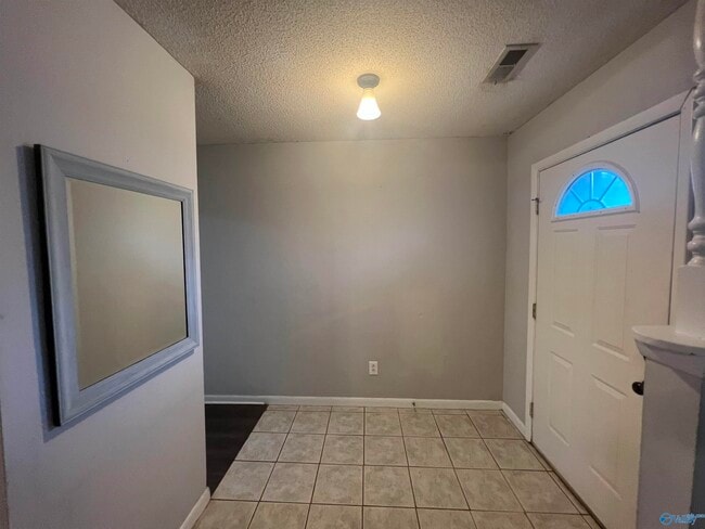 Building Photo - 1008 Brighton Cir SE