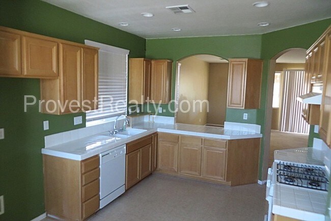 Building Photo - 10644 Thorndale St