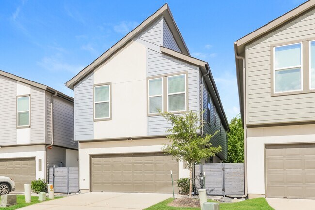 Building Photo - 18306 W Centro Cir