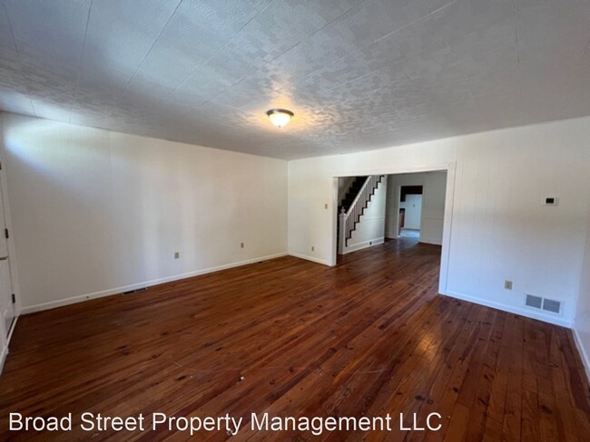 Foto del edificio - 2 br, 1 bath House - 642 E Main Street