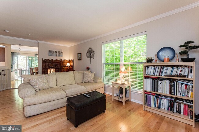 Foto del edificio - 146 Quiet Waters Pl