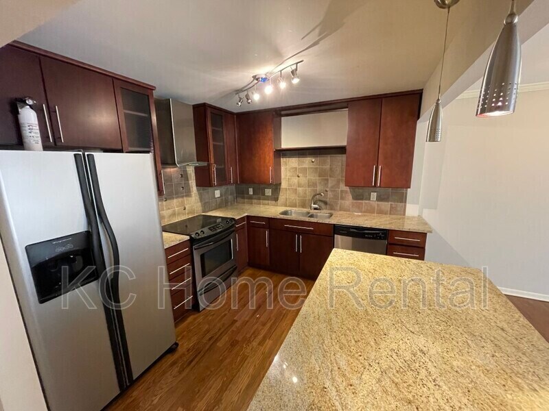 Foto principal - 4213 Clark Ave