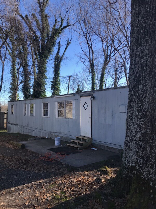 Building Photo - Twin Oaks MHP Lot 11