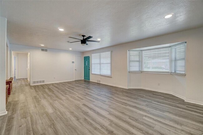 Building Photo - 817 Stahl Dr