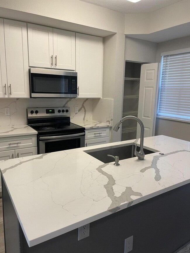 Building Photo - 2904 Hidden Hills Rd