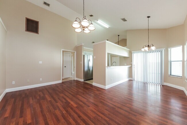 Foto del edificio - 1633 Liggins Ave