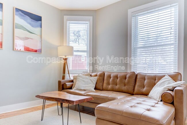 Building Photo - 328 Visser Pl SE
