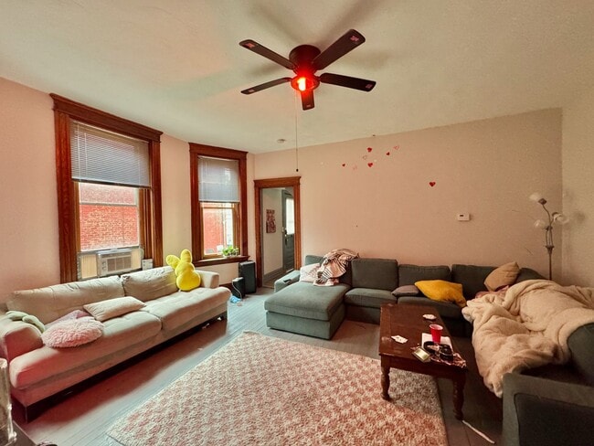 Photo - Spacious 5 bed/2 bath on Victor Mins. from... House