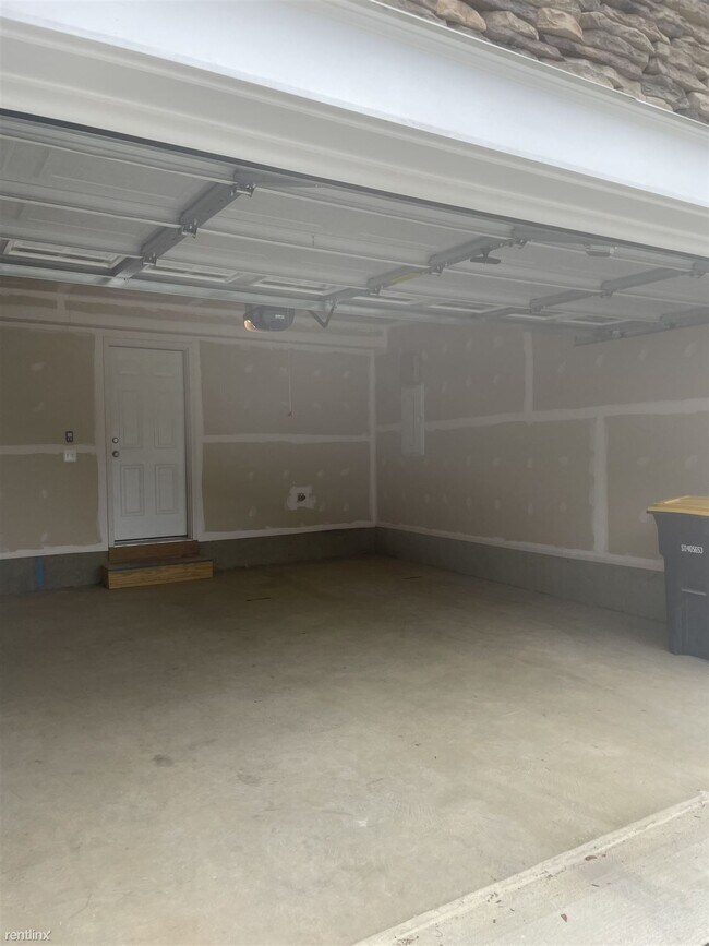 Building Photo - 3 br, 3.5 bath Townhome - 9504 Townfield P...