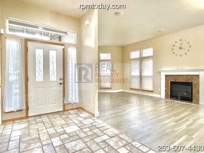 Building Photo - 3535 Barklay Dr NE