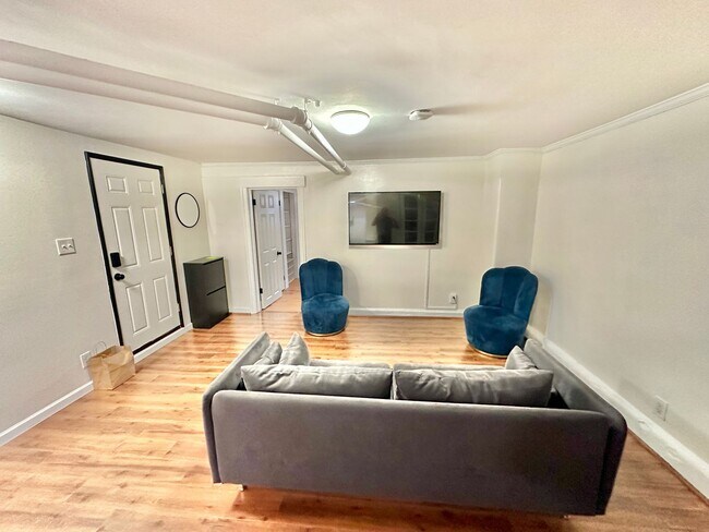 Foto del edificio - Charming Capitol Hill Partially Furnished ...