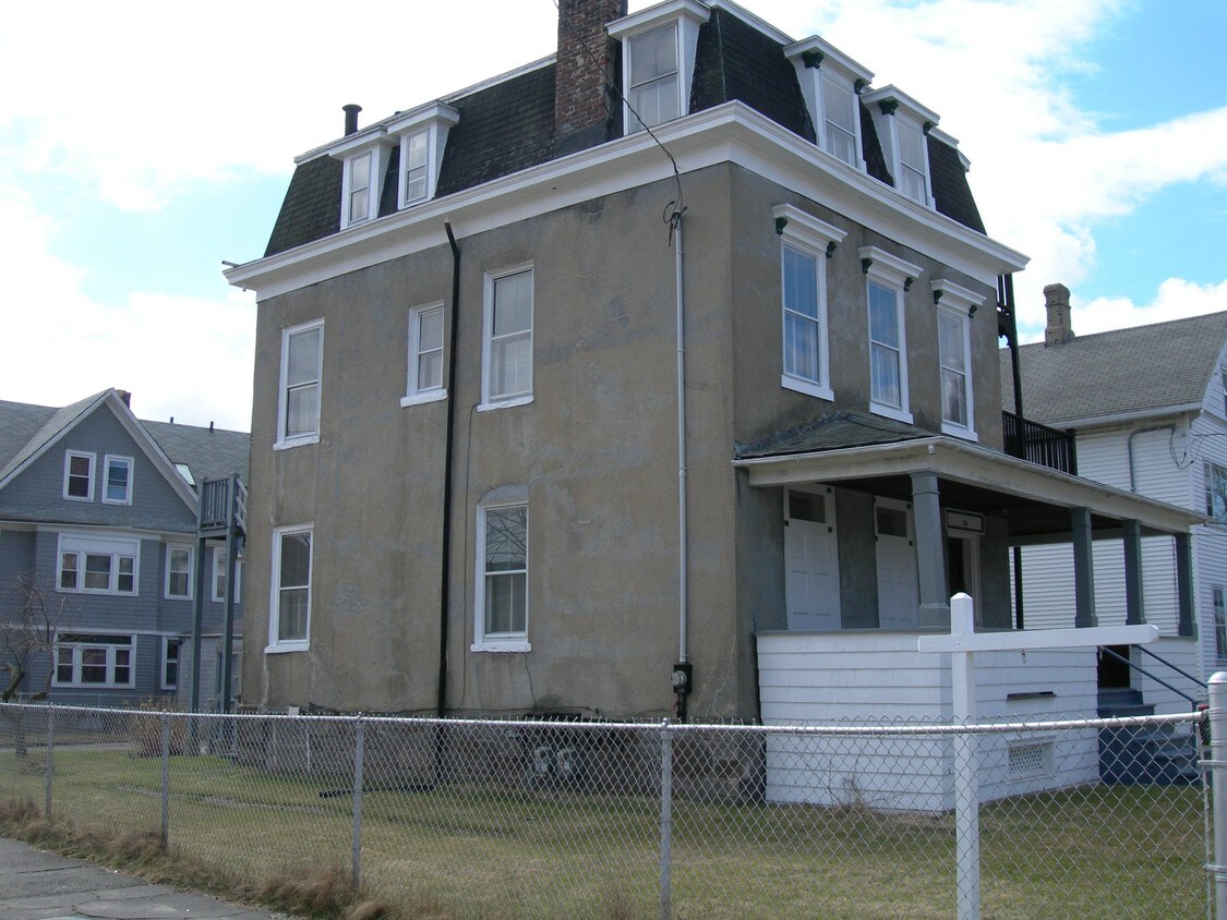 Foto principal - 82 Benham Ave