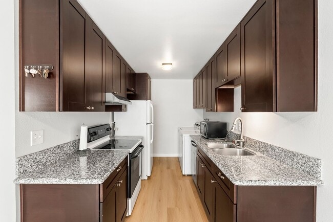 Foto del edificio - 6908 Camphor Ln