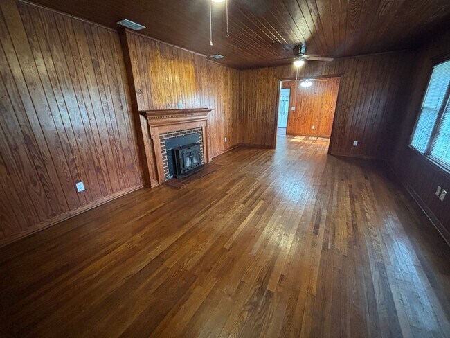 Foto del edificio - FOR RENT