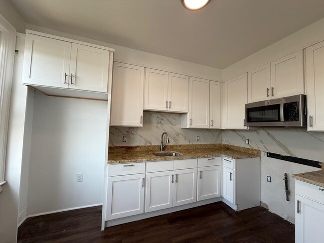 Building Photo - 1403 8th St