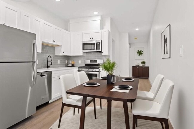 Building Photo - 1137 Washington St