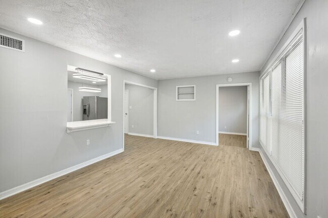 Building Photo - 4648 Suray Avenue