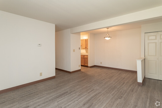 2BR, 1BA - 765 SF - Westview on the Avenue