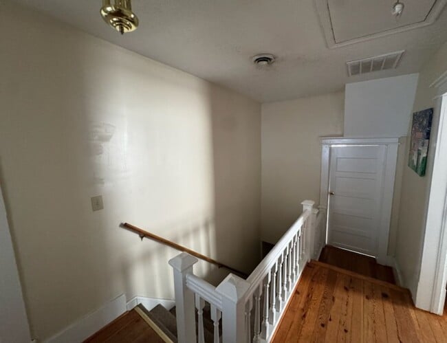 Foto del edificio - Radford, 2 BR / 1 BA, Available July 2026