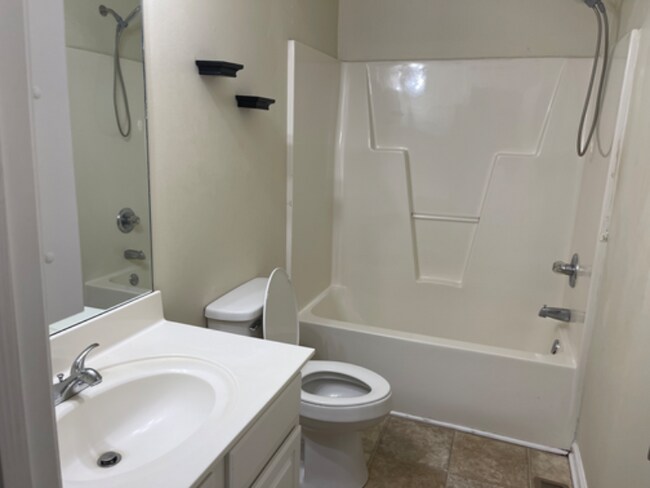 Building Photo - 144 Stoneforest Dr