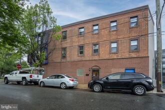 Building Photo - 322 Poplar St
