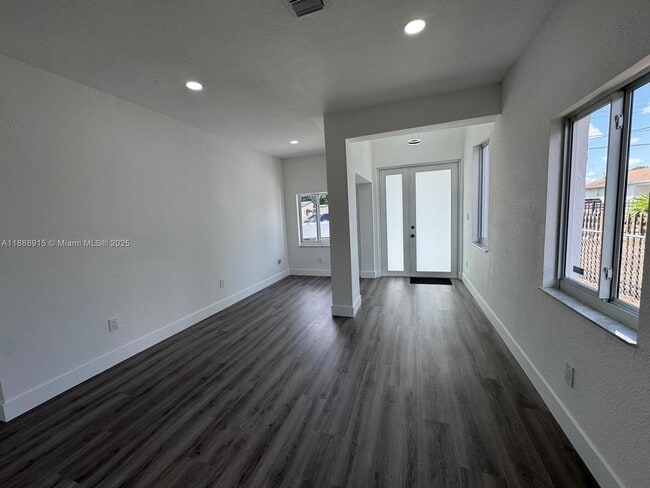 Foto del edificio - 3039 NW 51st Terrace