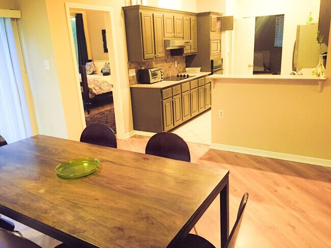 Building Photo - 14811 Great Willow Dr