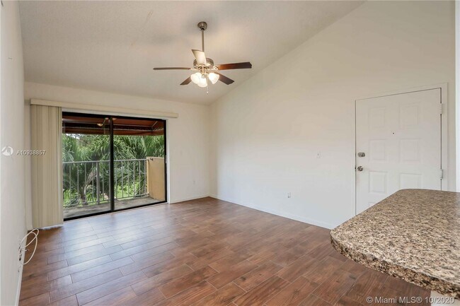 Foto del edificio - 15550 SW 80th St