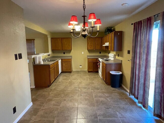 Foto del edificio - Cozy Home Awaits You!