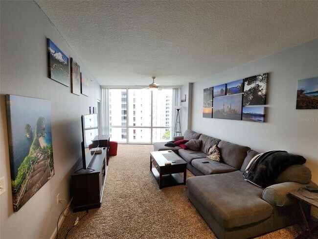 Foto del edificio - 322 E Central Blvd