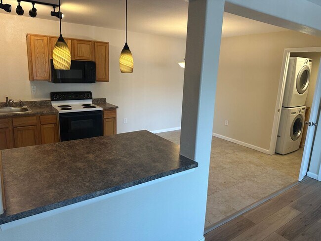 Foto del edificio - Clean 3 bedroom, 2 bathroom condo in Westm...
