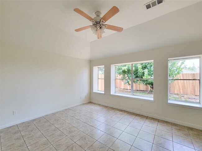 Foto del edificio - 3307 Pine Dust Ln