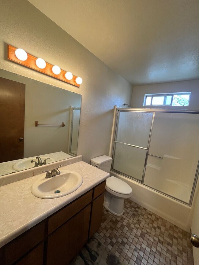 Building Photo - 4384