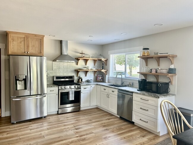 Foto del edificio - 7561 Hannegan Rd