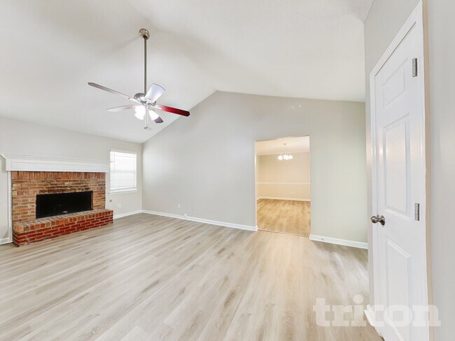 Foto del edificio - 207 Crystal Ct