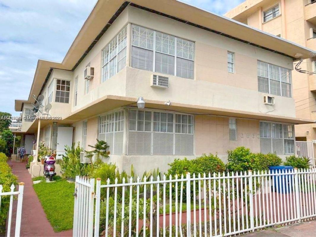 Foto principal - 6860 Abbott Ave